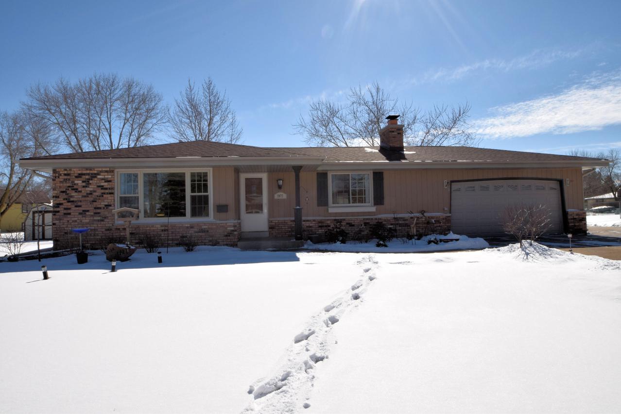 7977 Chapel Hill, Franklin, WI 53132