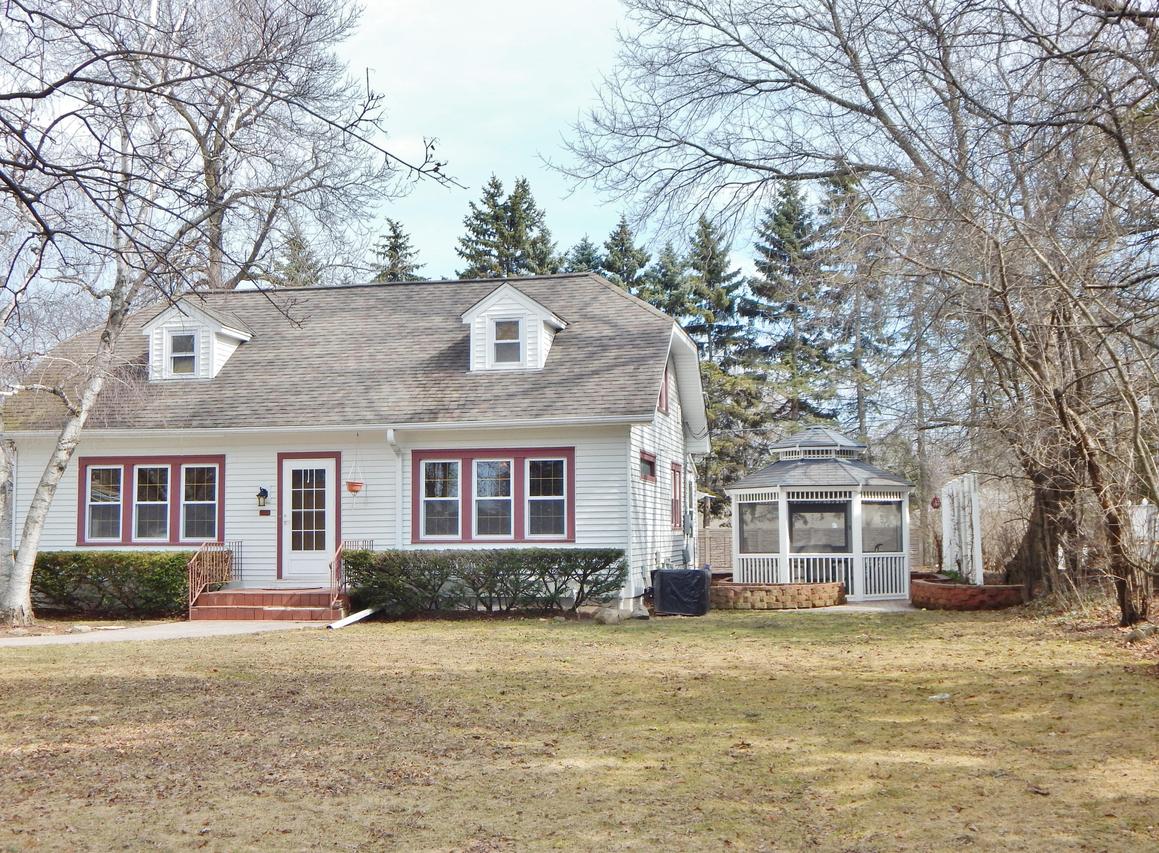 7252 N Seneca Ave, Glendale, WI 53217