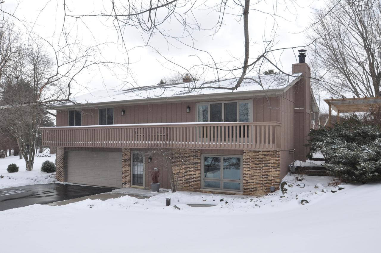 S74W24610 Windsor Ct., Vernon, WI 53189