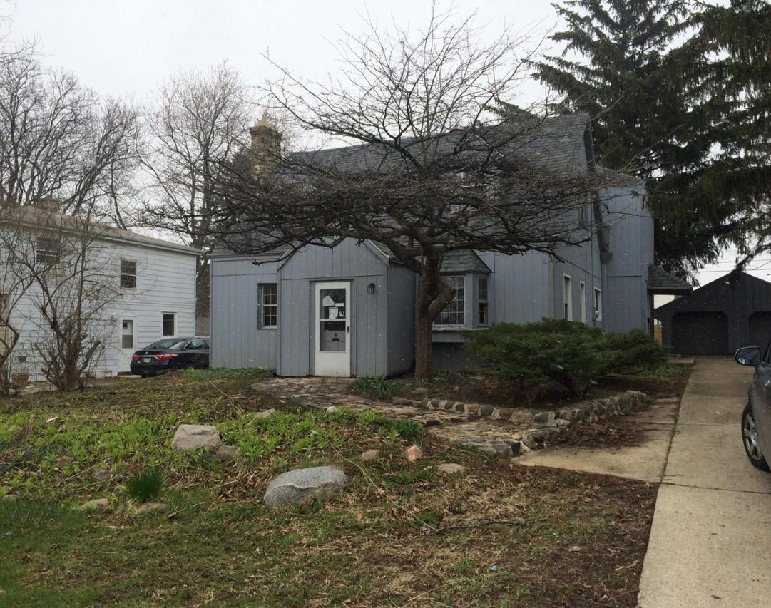 542 N 98th St., Wauwatosa, WI 53226