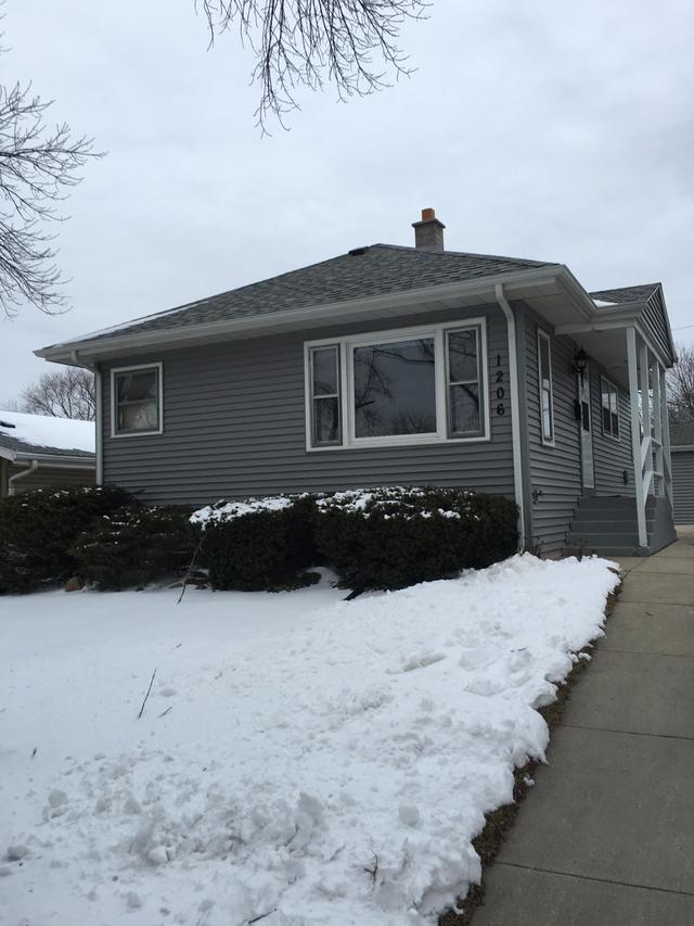 1206 S 88th St, West Allis, WI 53214