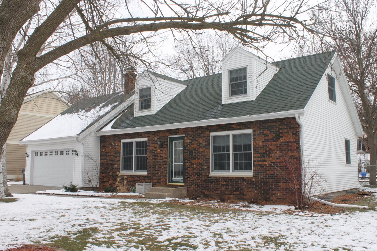 1012 Parkridge Dr, Onalaska, WI 54650