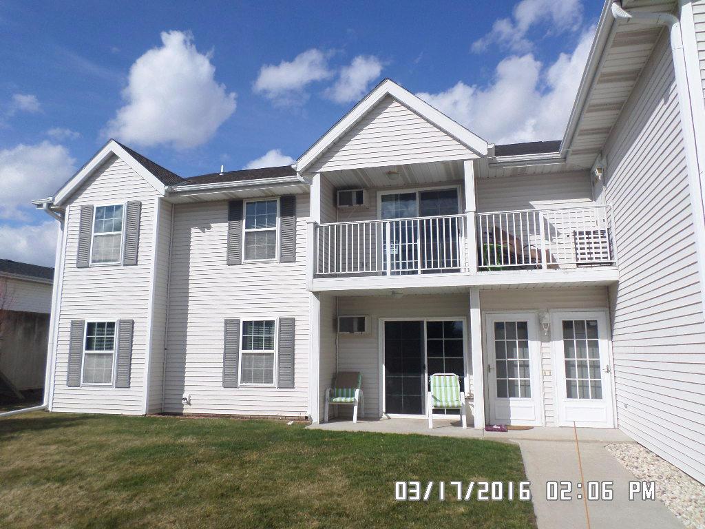 384 Minz Park Cir. #4, West Bend, WI 53095