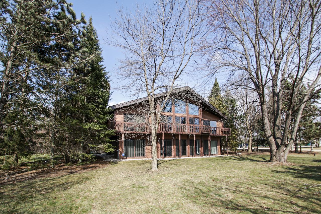 N2273 Piper Alley, Bloomfield, WI 53147
