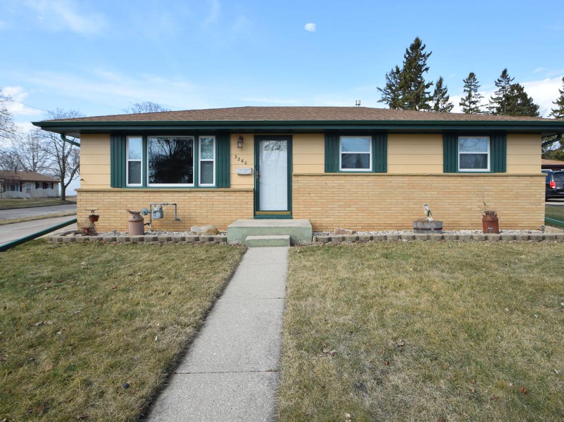 3260 92nd St, Sturtevant, WI 53177