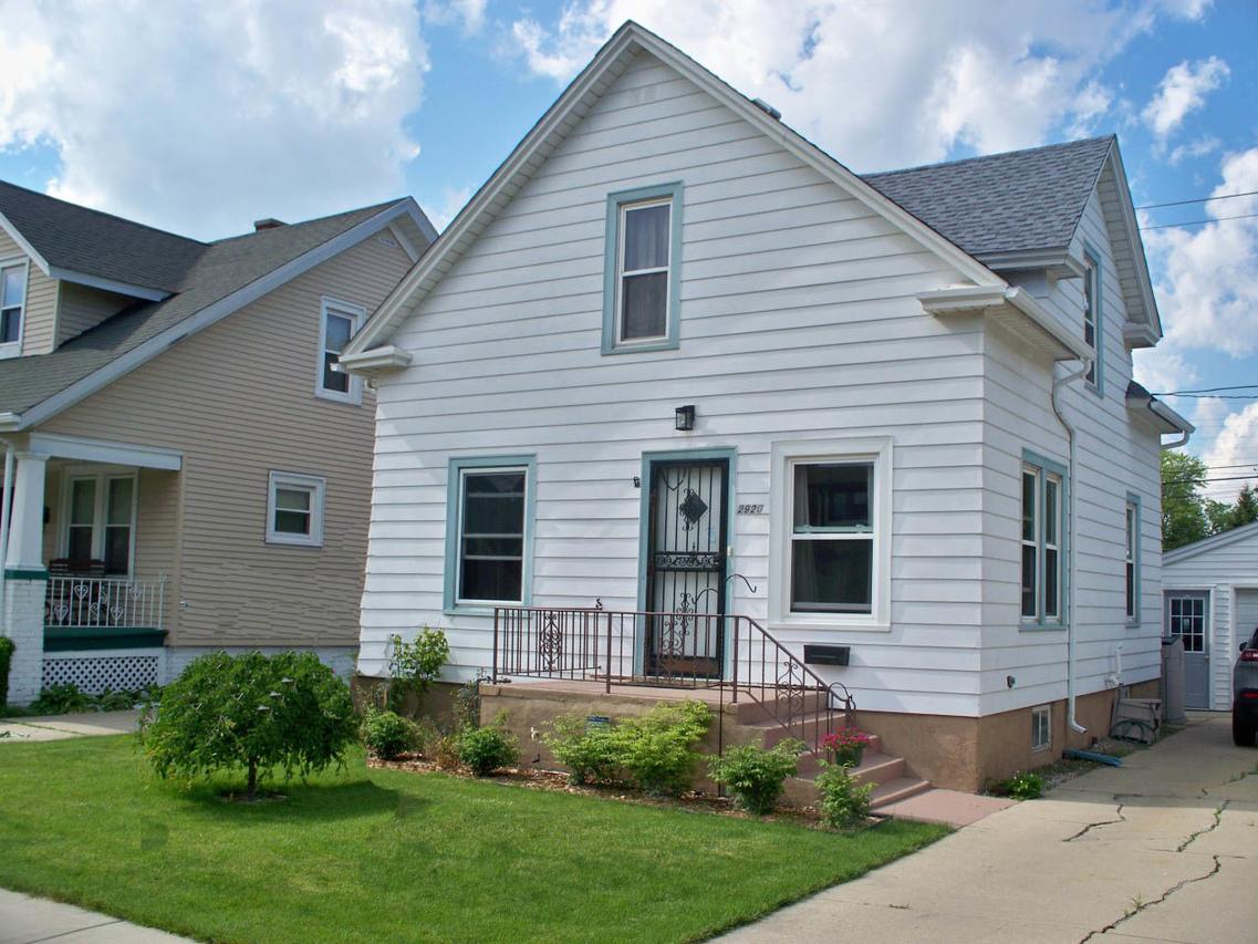 2920 Arlington Ave, Racine, WI 53403