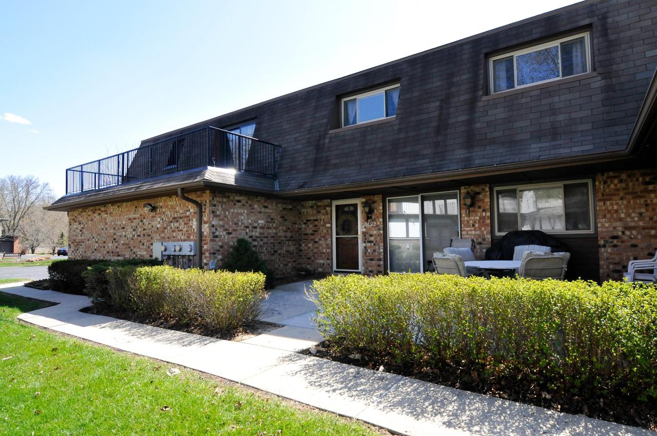 17692 Nassau Dr #J-B1, Brookfield, WI 53045