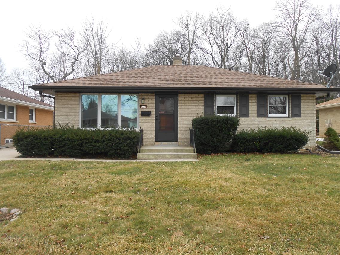 3247 E Denton Ave, Saint Francis, WI 53235