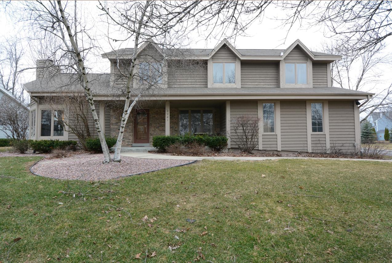 3941 S Stonewood Rd., New Berlin, WI 53151