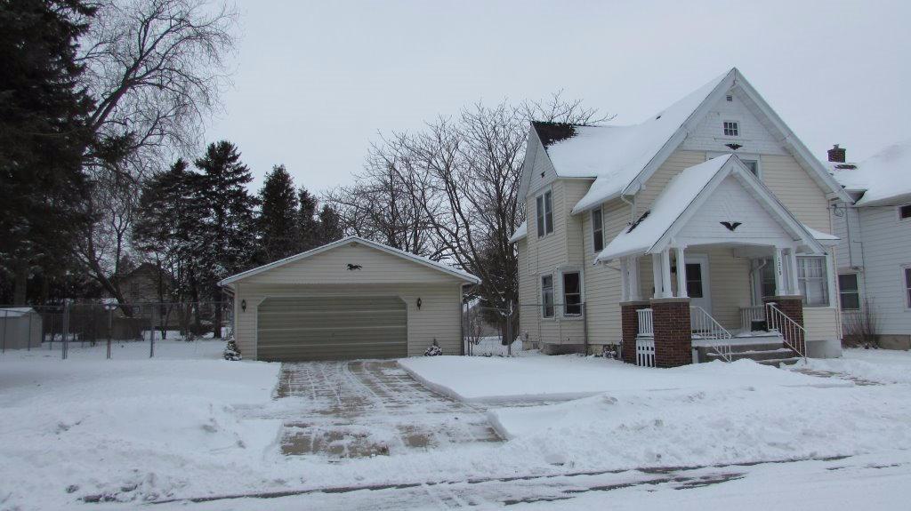 1218 S 13th St., Manitowoc, WI 54220