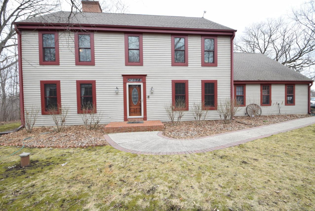 2970 Forestview Cir, Yorkville, WI 53126