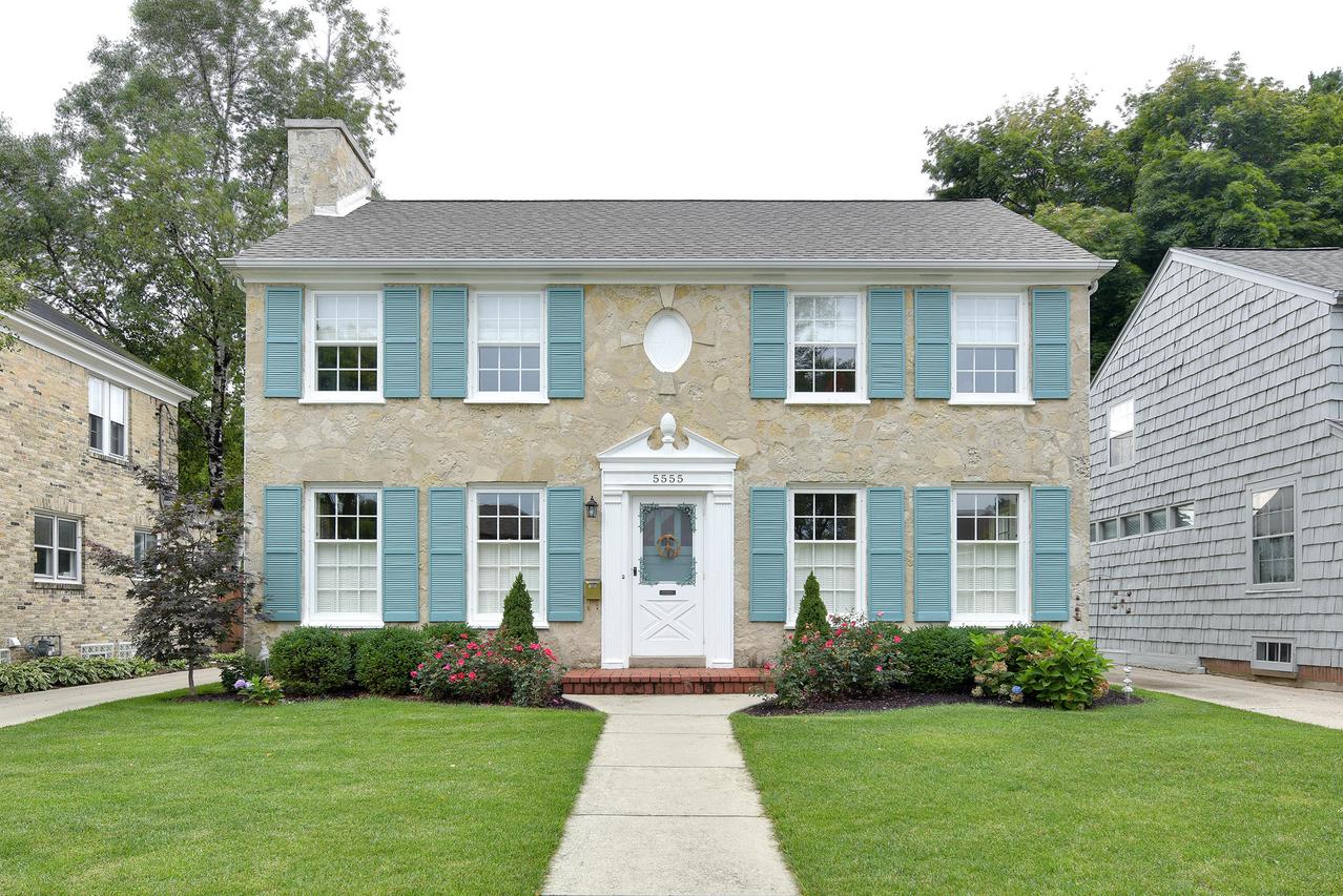 5555 N Santa Monica Blvd, Whitefish Bay, WI 53217