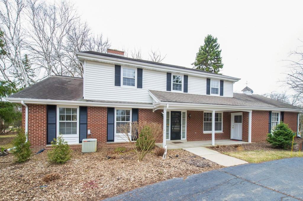 1055 W Duchess Ct, Bayside, WI 53217
