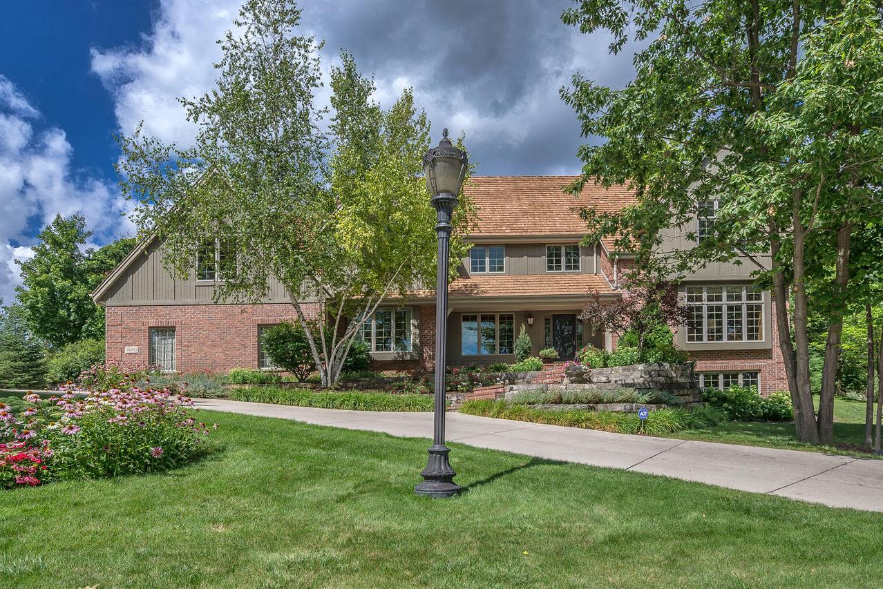 19170 Glacier Pkwy, Brookfield, WI 53045