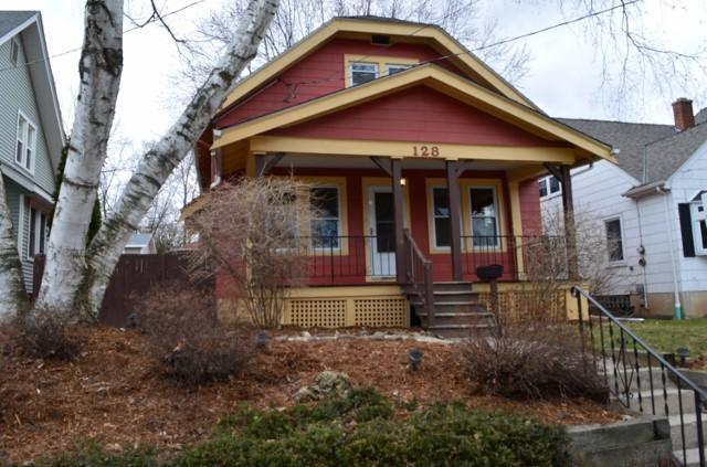 128 N 10th Ave, West Bend, WI 53095