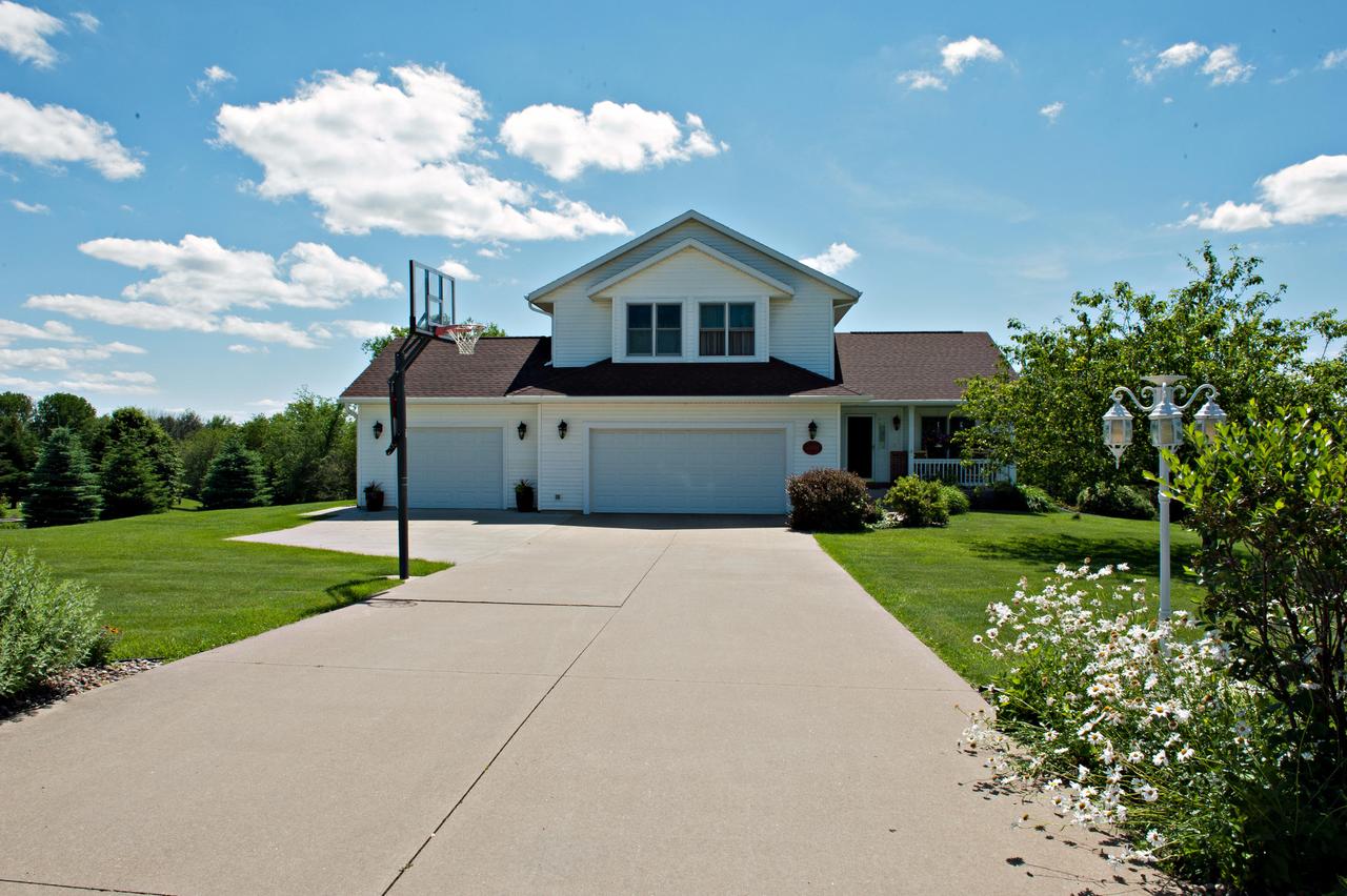W3991 Jason Ln, Greenfield, WI 54601