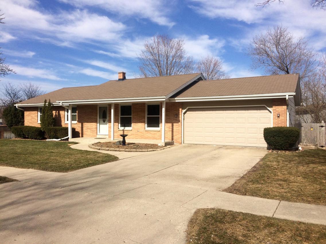 152 Laurel Dr, West Bend, WI 53095
