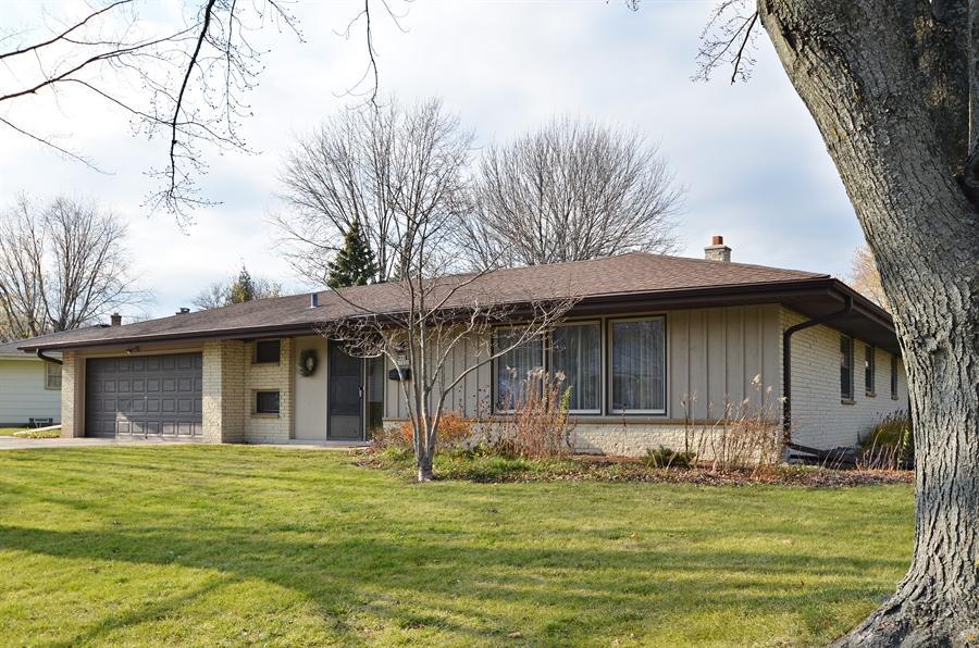 N90W17630 Saint Stevens Dr, Menomonee Falls, WI 53051