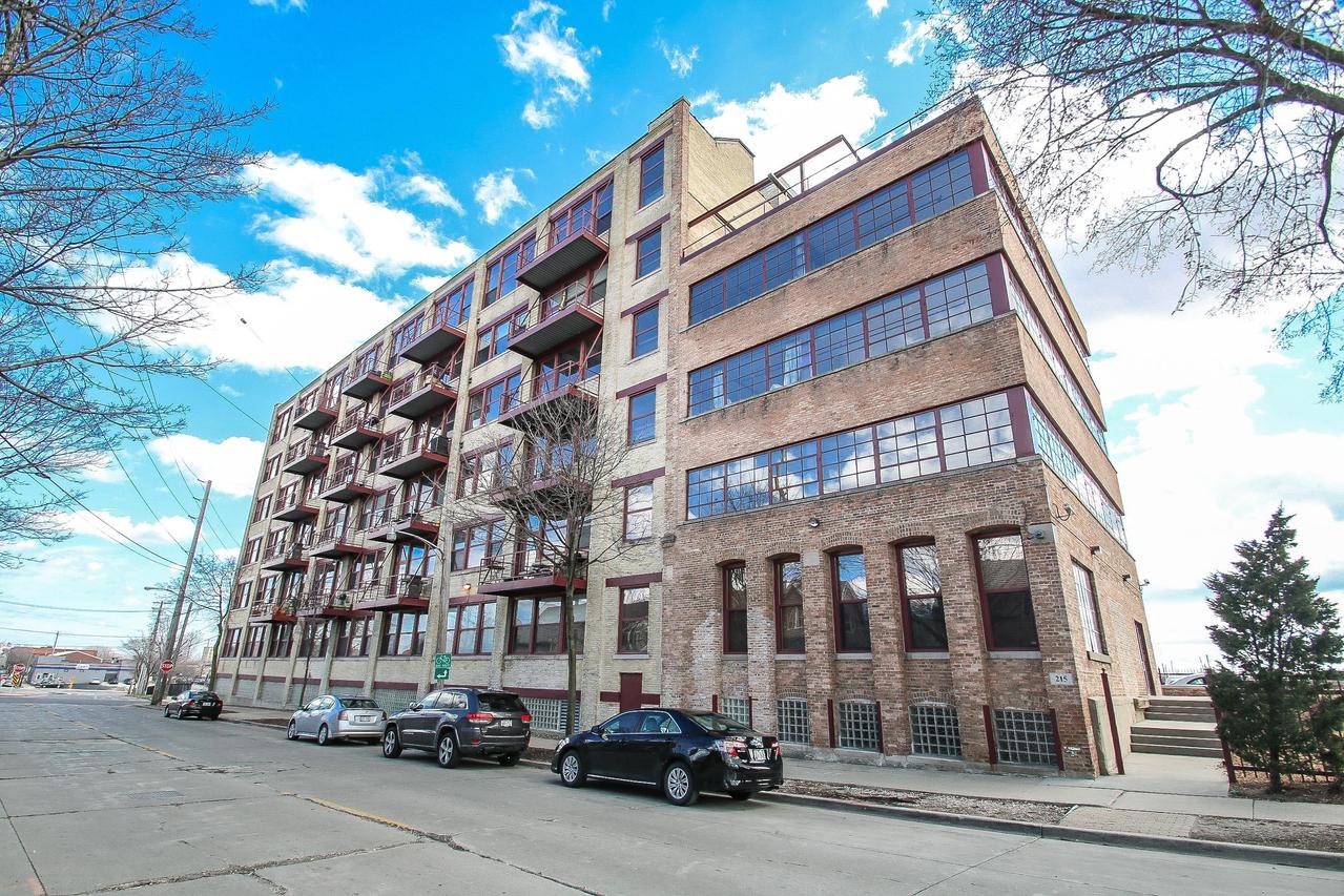 215 W Maple St #503, Milwaukee, WI 53204
