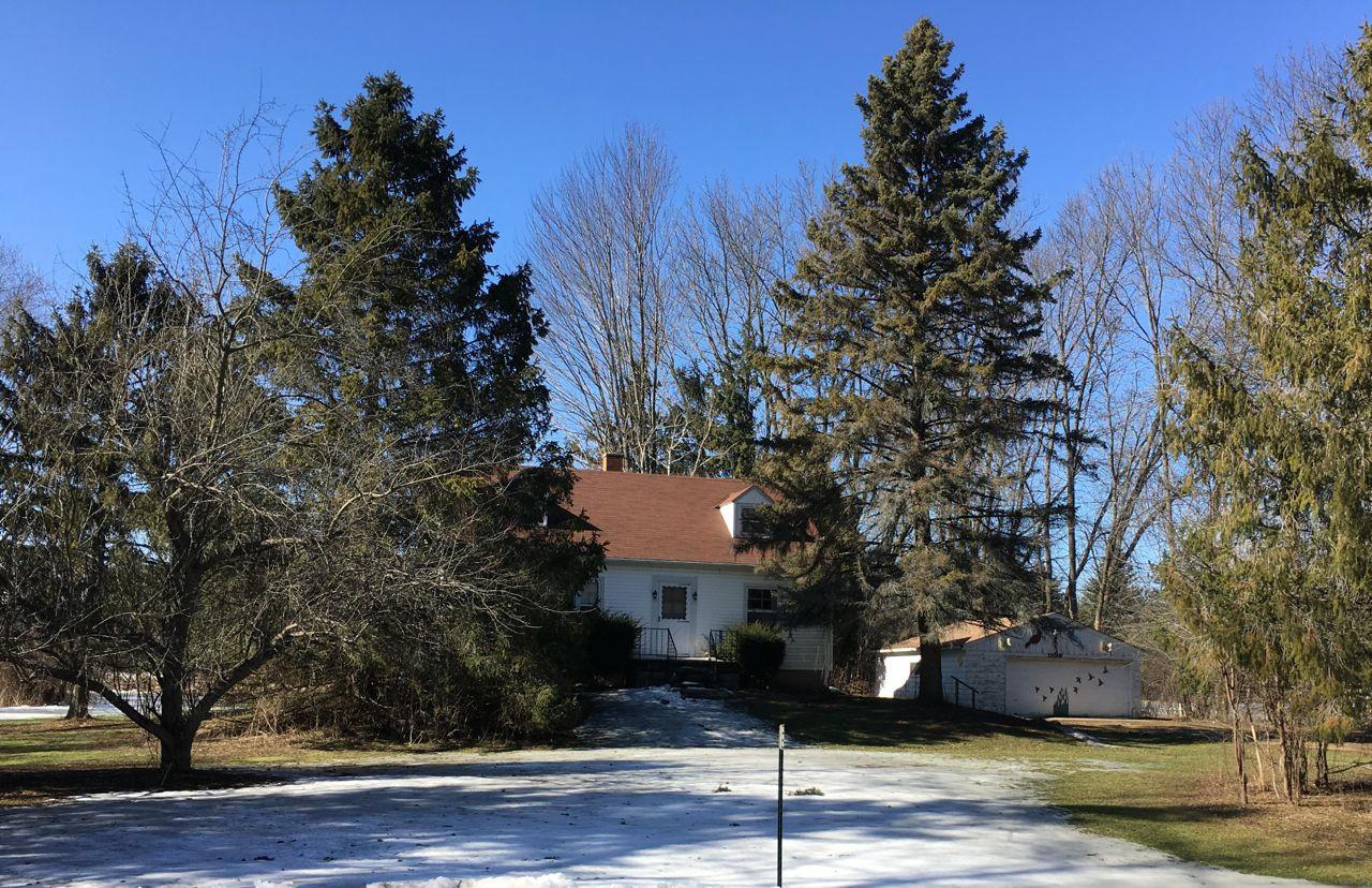 10019 N Meadow Ln, Mequon, WI 53092