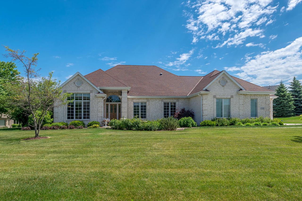 7712 S Sanctuary Rd, Franklin, WI 53132