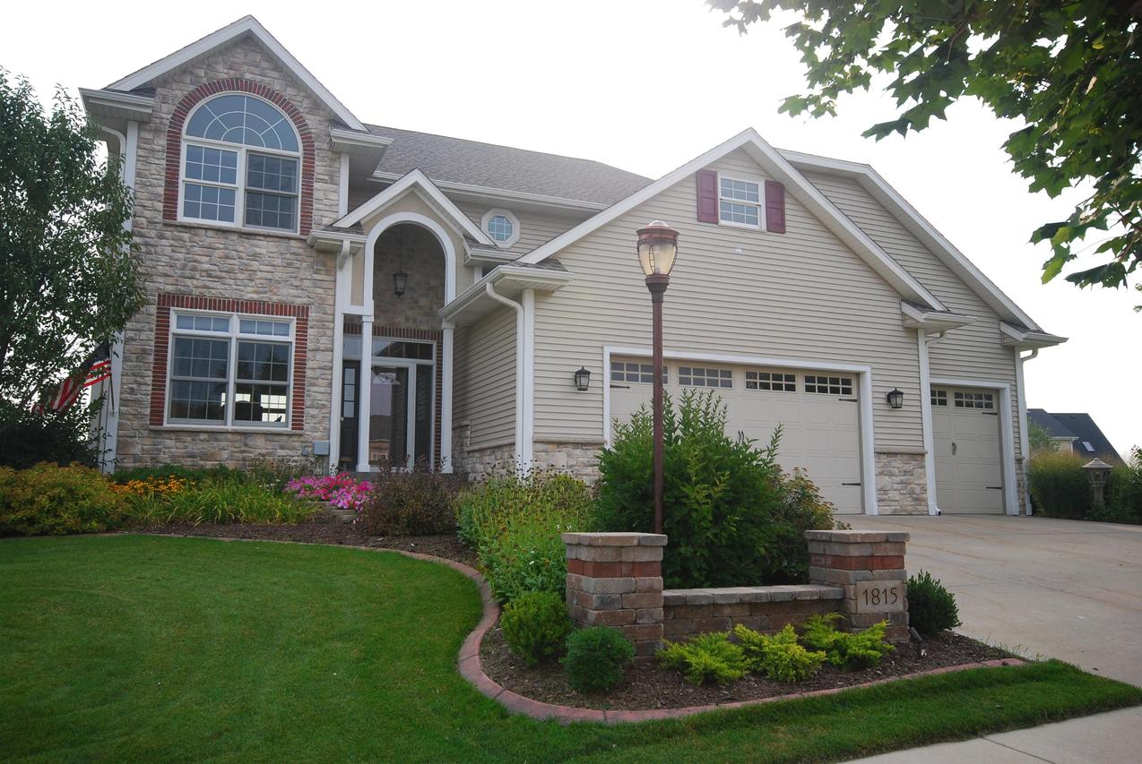 1815 Glacier Ridge, Waukesha, WI 53188