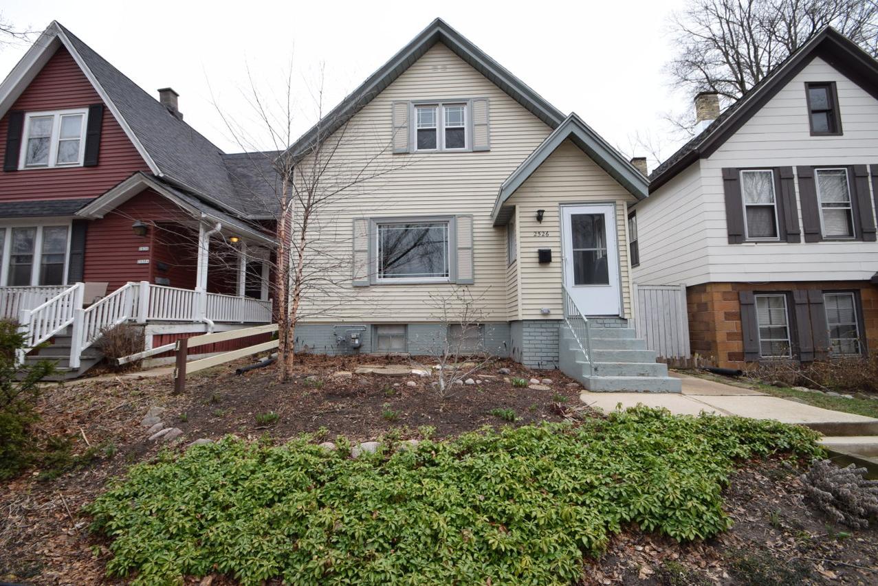 2526 N Bartlett Ave, Milwaukee, WI 53211