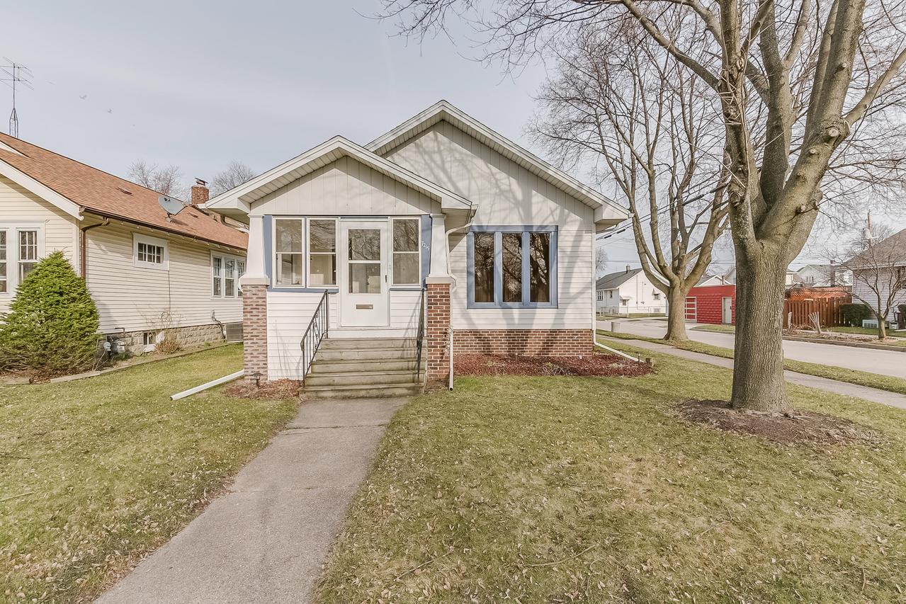 7215 32nd Ave, Kenosha, WI 53142