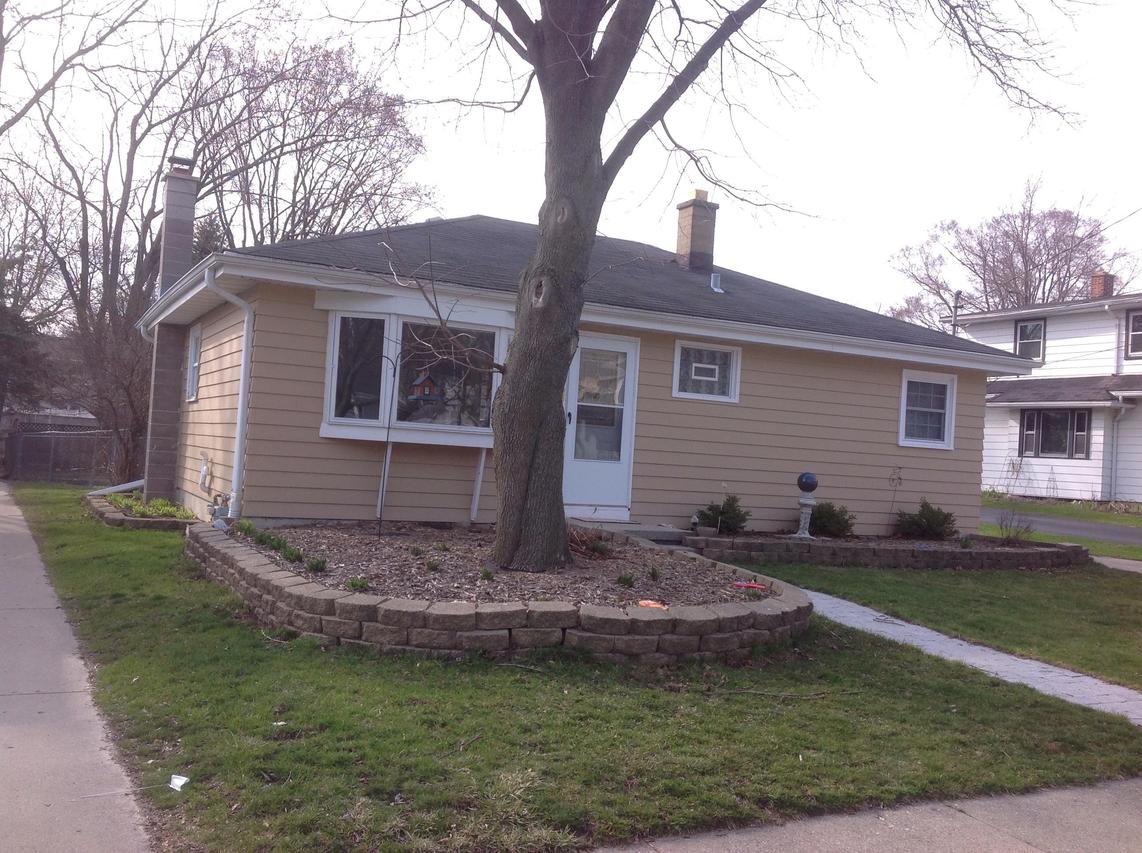 420 N Hine Ave, Waukesha, WI 53188