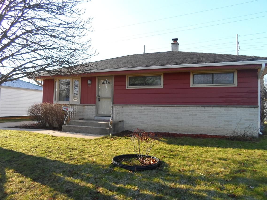 7915 W Waterford Ave., Milwaukee, WI 53220