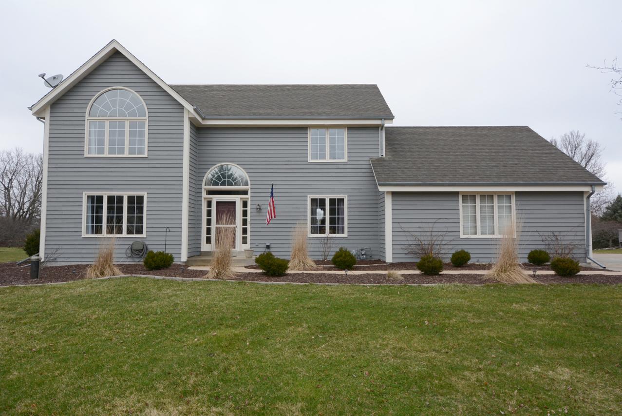 S52W23080 Hunters Hollow, Waukesha, WI 53189