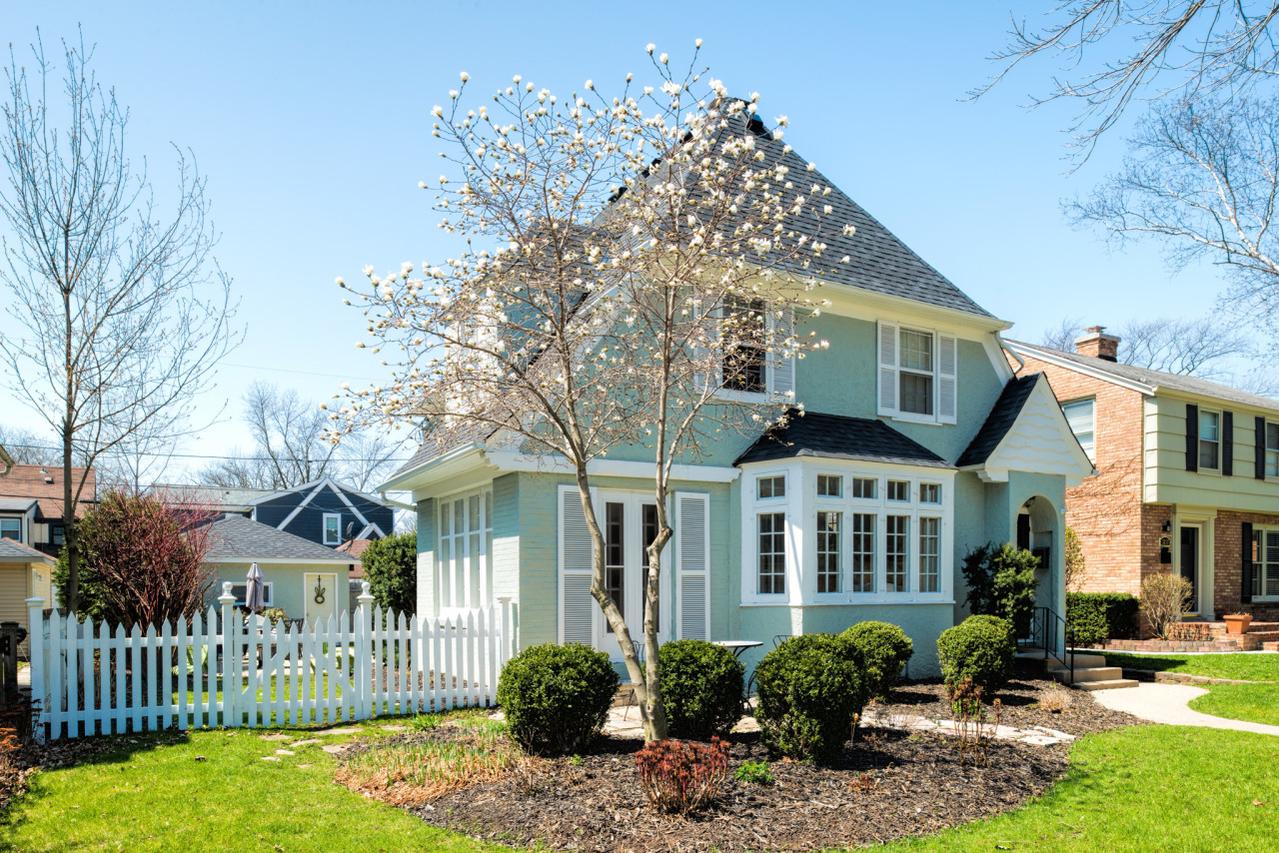 5251 N Idlewild Ave, Whitefish Bay, WI 53217