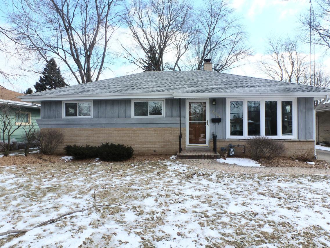 8305 25th Ct, Kenosha, WI 53143