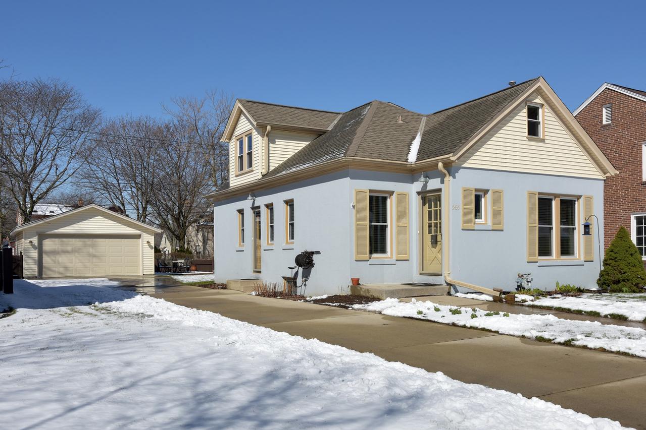 5435 N Bay Ridge, Whitefish Bay, WI 53217