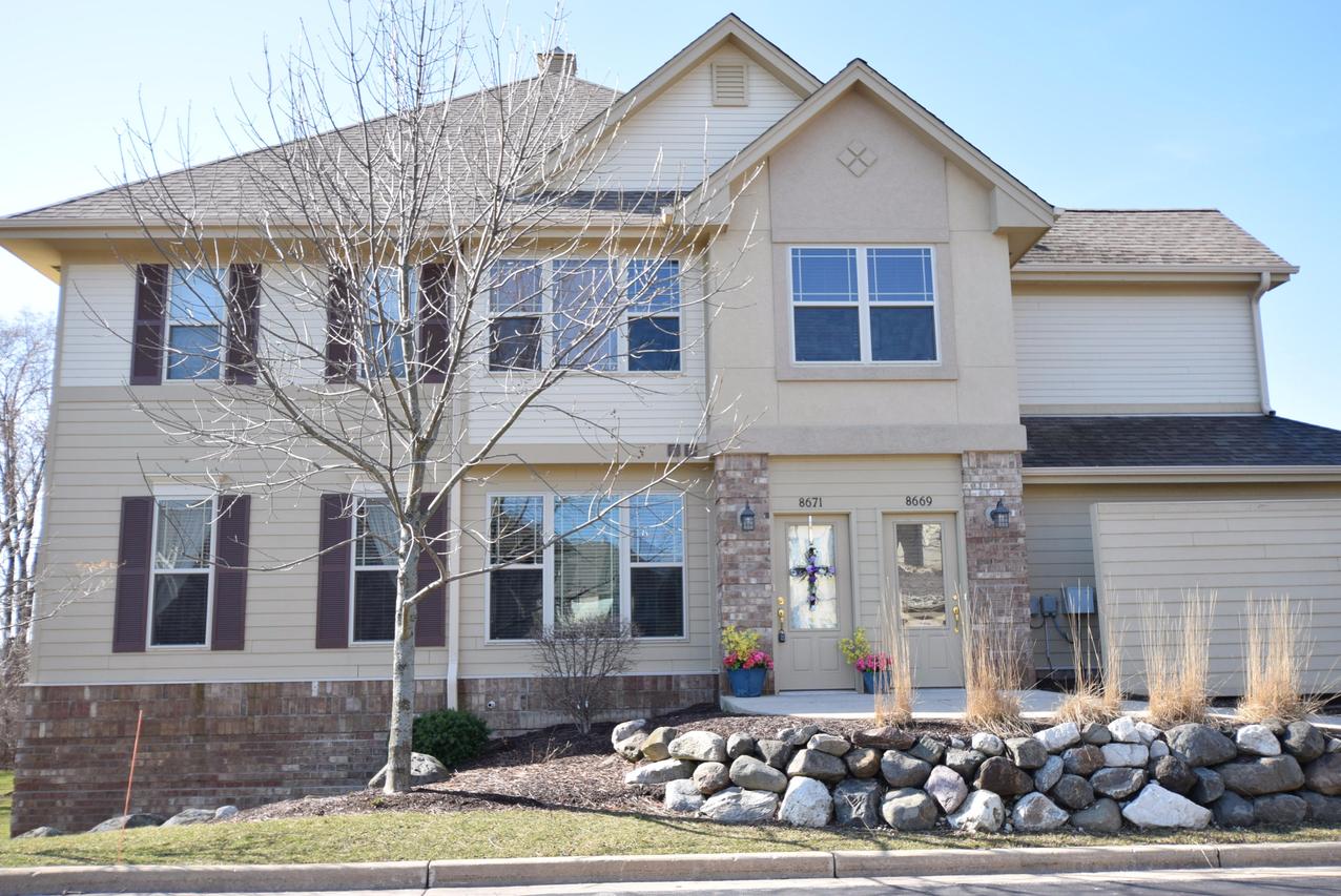 8671 S Deerwood Ln., Franklin, WI 53132