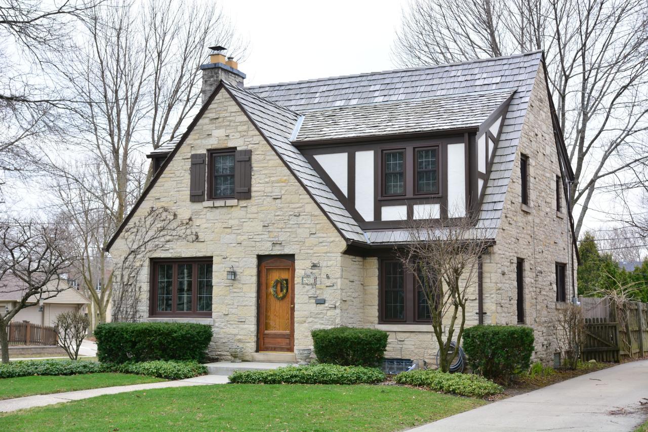 4901 N Ardmore Ave, Whitefish Bay, WI 53217