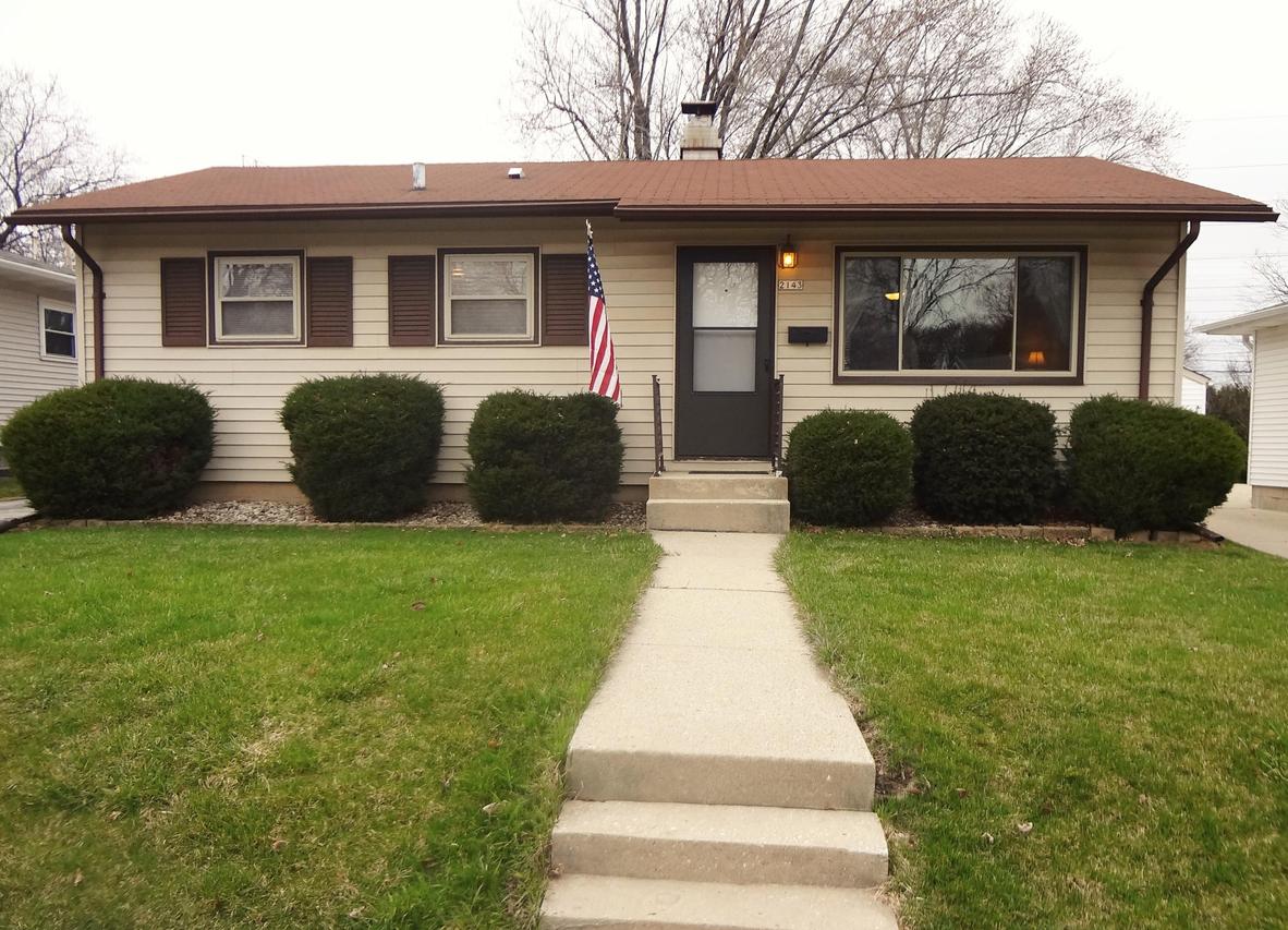 2143 S 99th St, West Allis, WI 53227