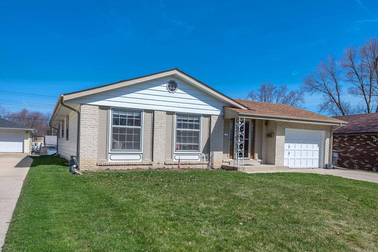 4706 W Van Beck Ave, Greenfield, WI 53220