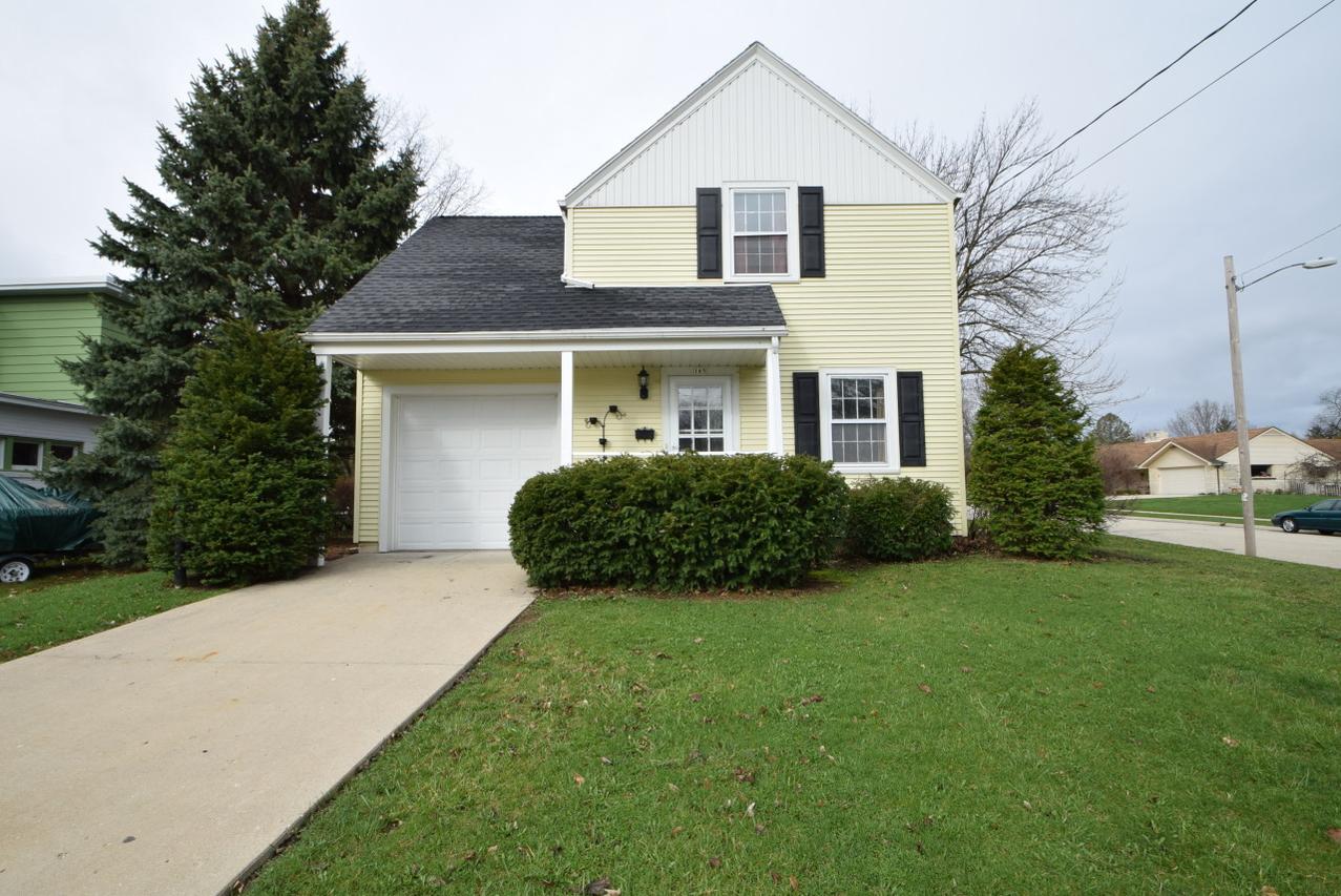 165 N Elmwood Ave, Burlington, WI 53105