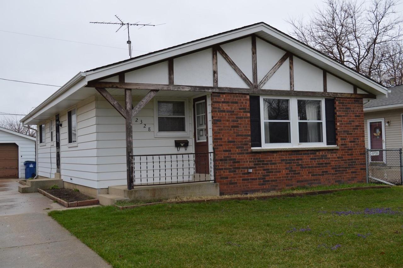 2328 Floyd Dr, Racine, WI 53404