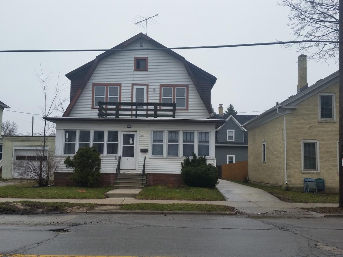 1221/1223 S 17th St., Sheboygan, WI 53081