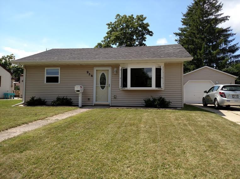 956 Birchwood Dr, West Bend, WI 53095