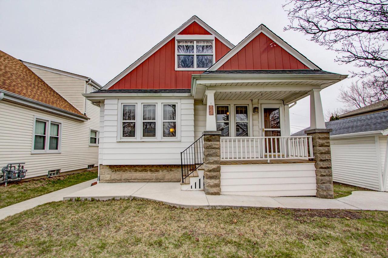 9507 W Lapham St, West Allis, WI 53214