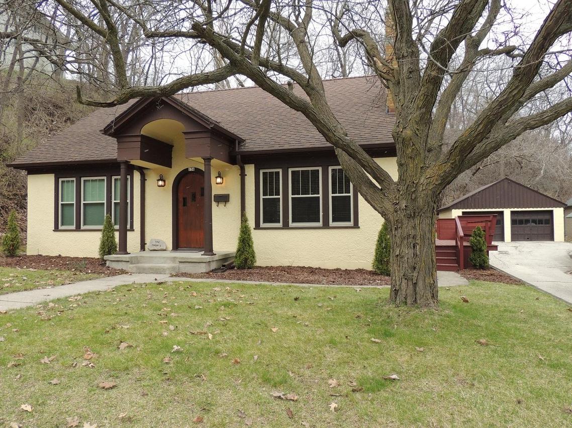 136 Hill St, Hartland, WI 53029