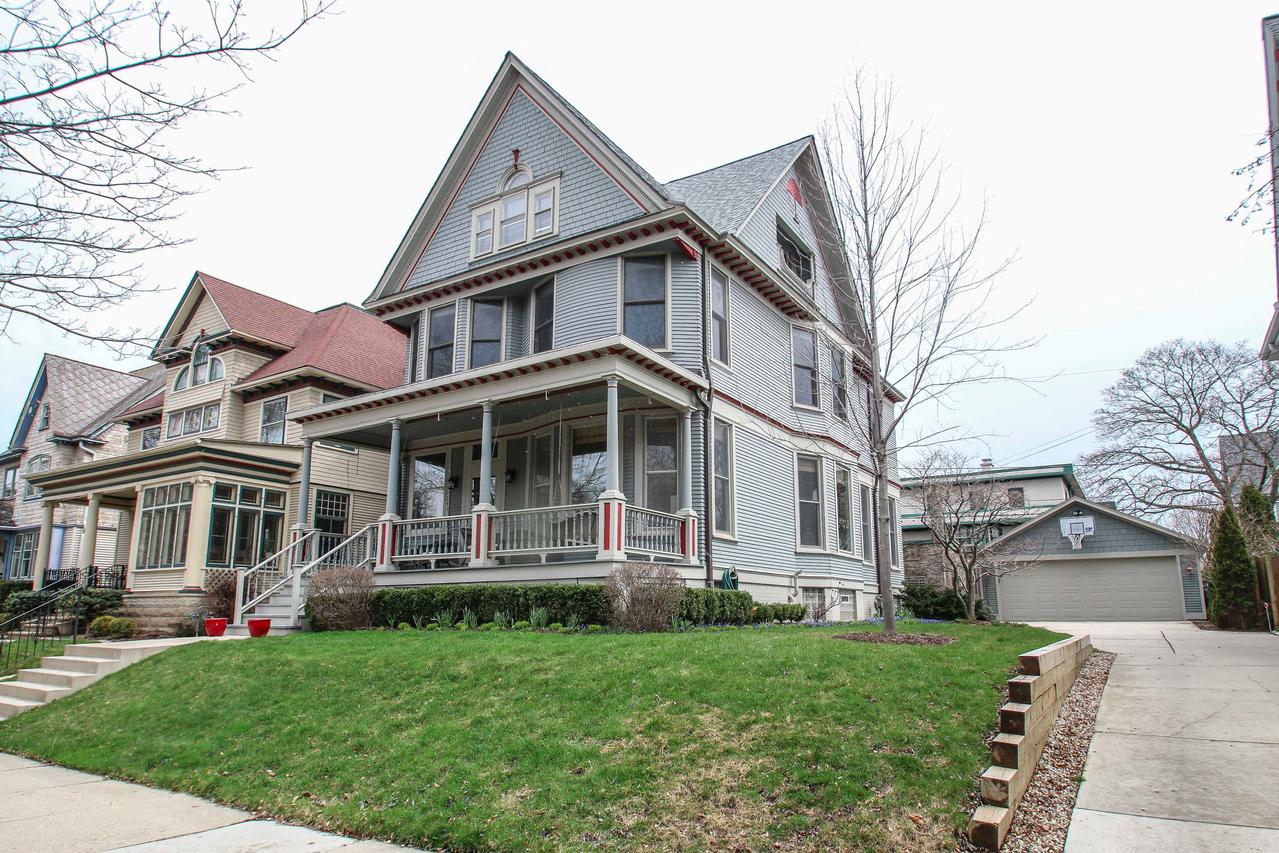 3244 N Hackett Ave, Milwaukee, WI 53211