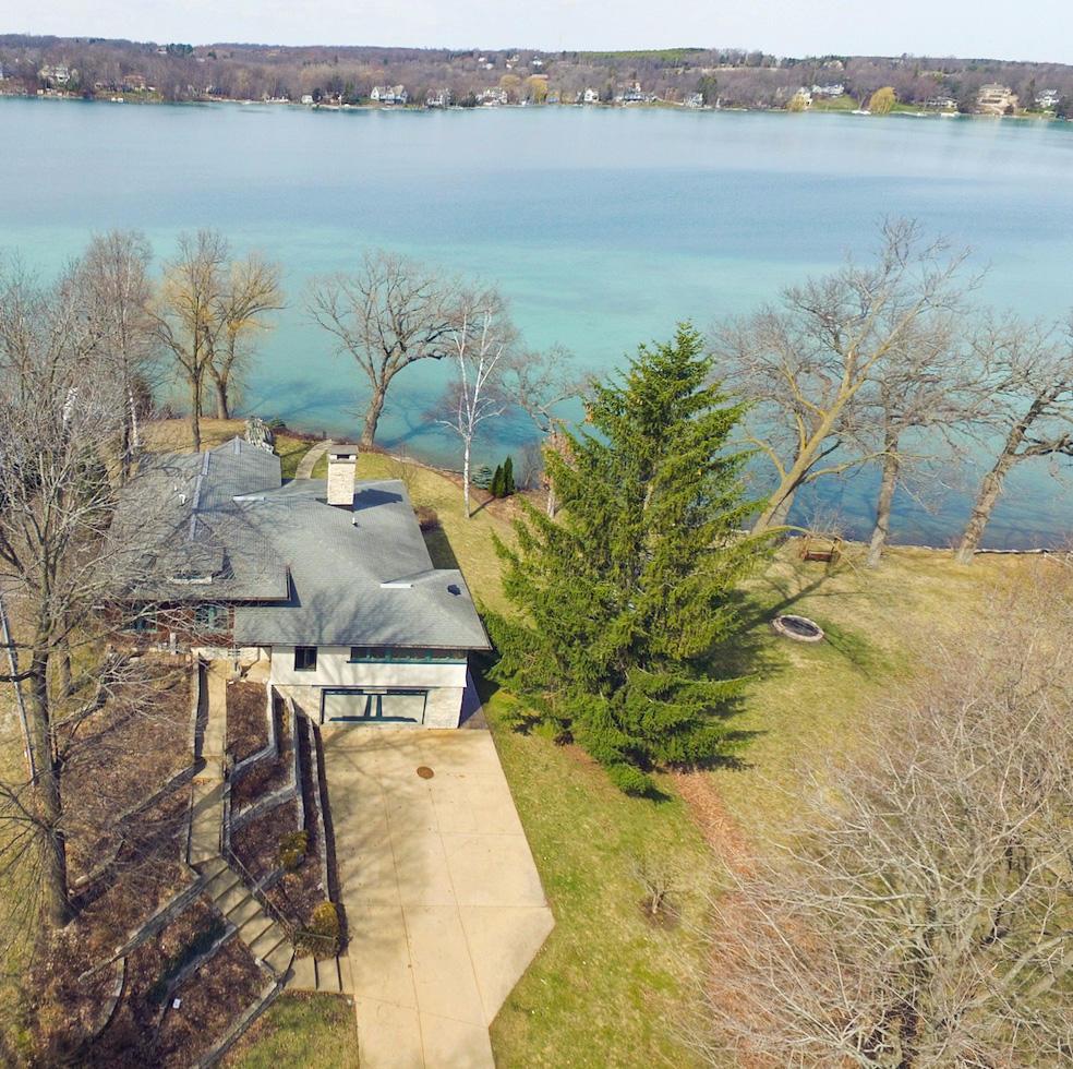 N57W30766 Lakewood Dr, Merton, WI 53029