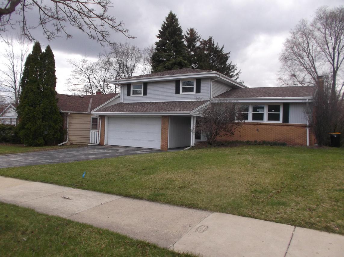 4127 N 92nd St, Wauwatosa, WI 53222