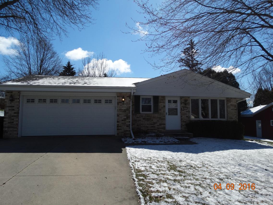 616 Summit St, Hartford, WI 53027