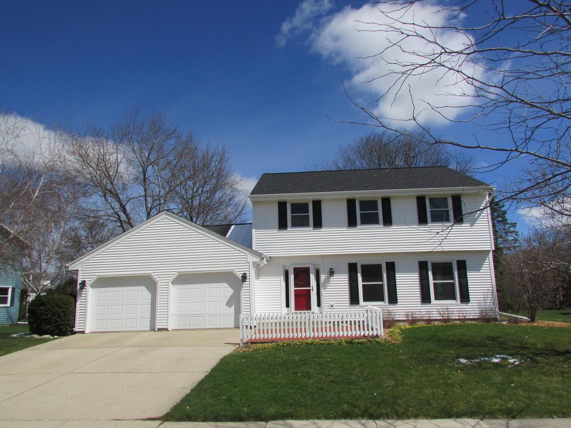 5696 Gladstone Ln, Greendale, WI 53129