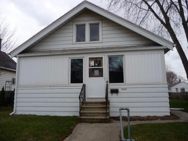 2060 S 59th St, West Allis, WI 53219